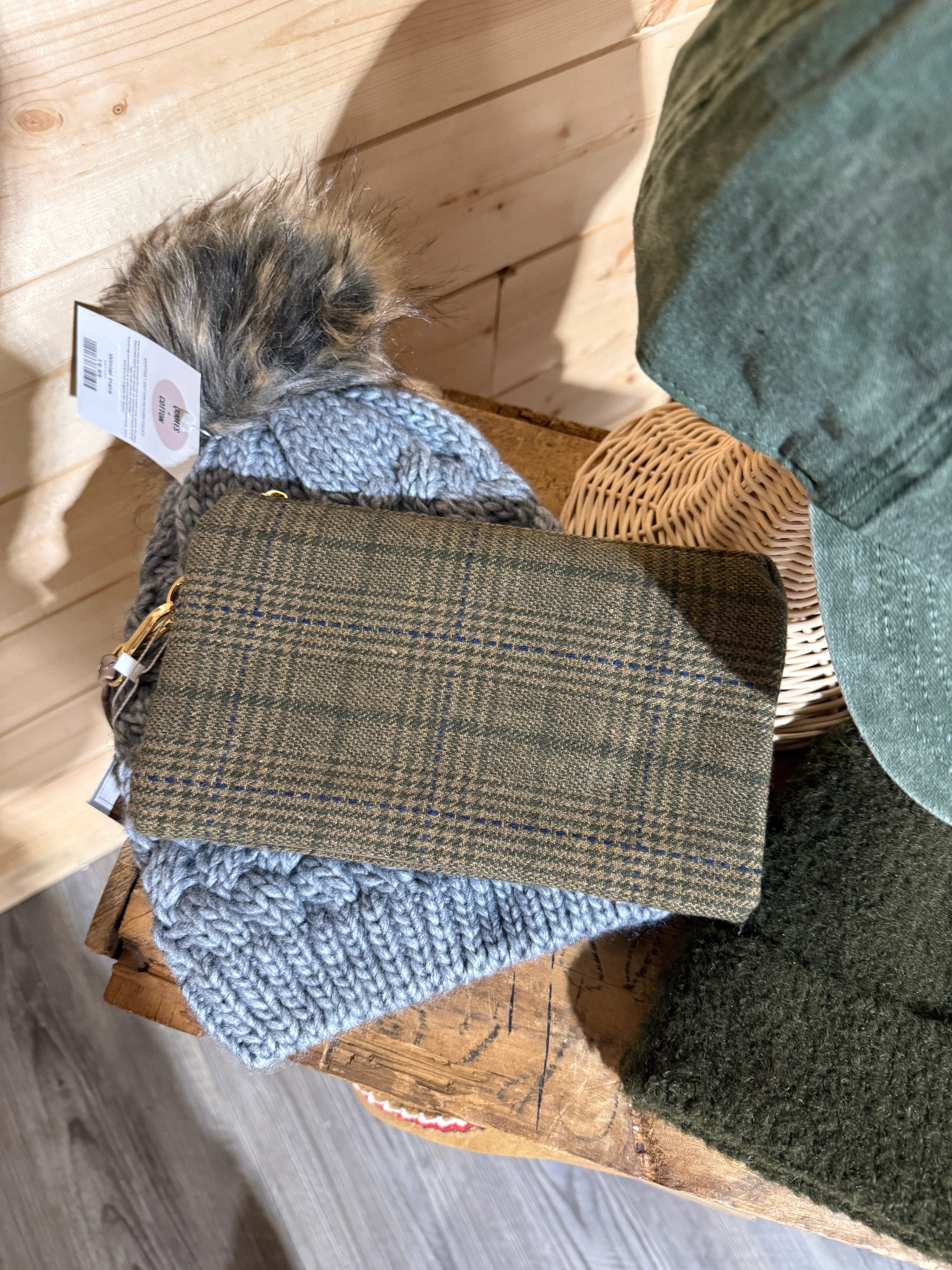 Riley Crossbody/Wristlet