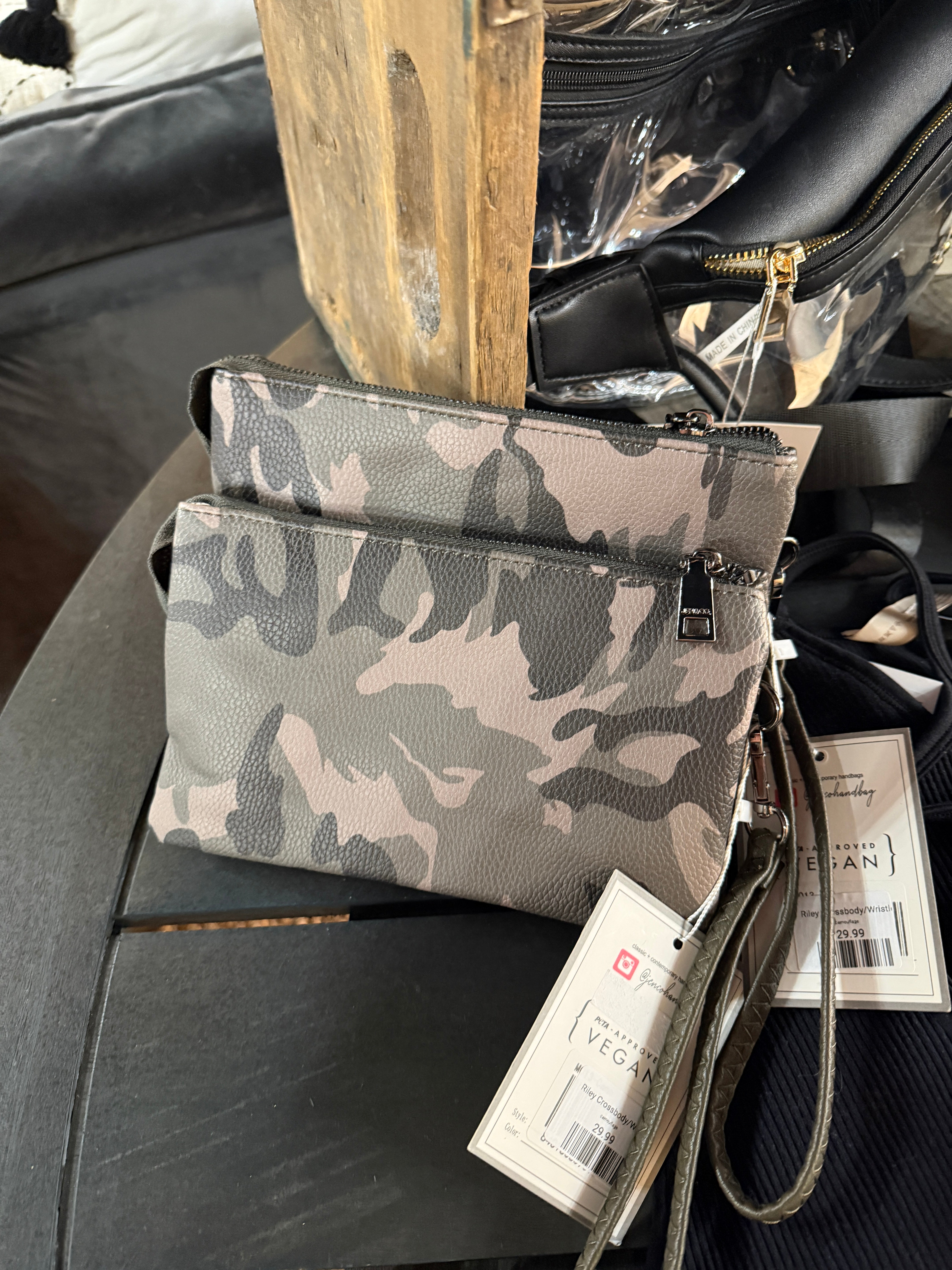 Riley Crossbody/Wristlet